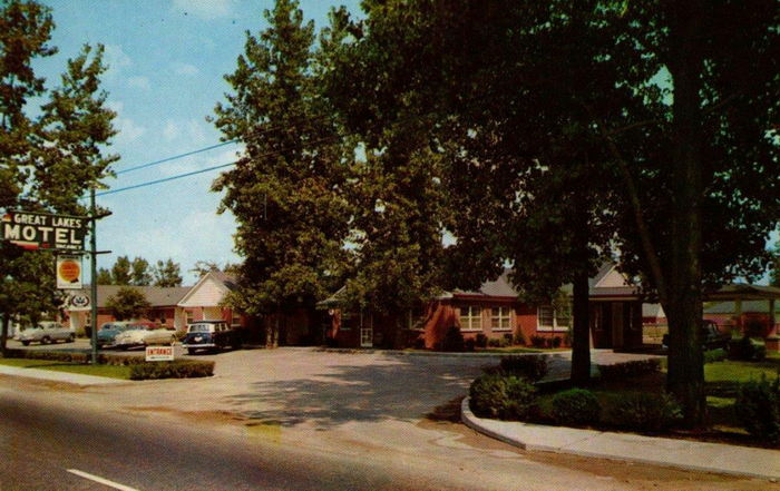 Great Lakes Motel - OLD POSTCARD VIEW